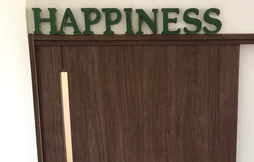 児童発達支援・放課後等デイサービス-happinessの事業所内の扉